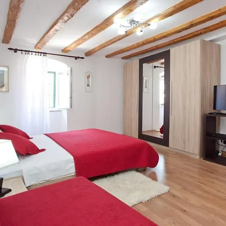Old Town Apartman *
