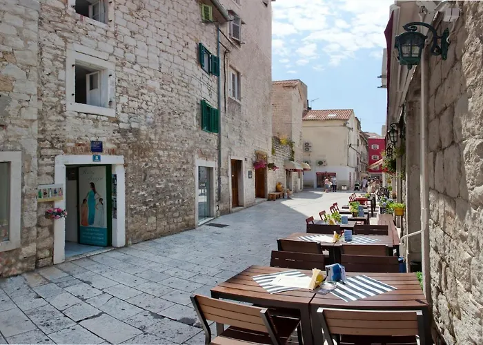 Old Town Daire Split